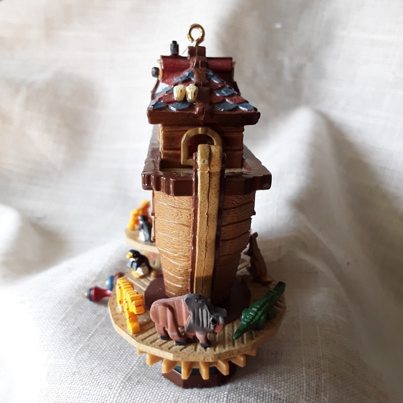 Hallmark 2006 Noah's Ark Magic Motion Animals Christmas Ornament - Picture 10 of 13